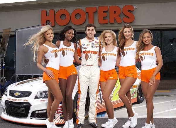 Hooters to sponsor Chase Elliott beginning in 2017